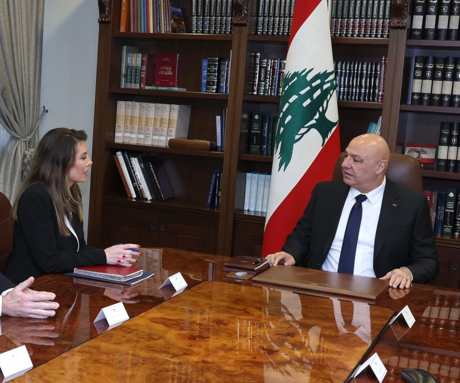 Morgan Ortagus visita Beirut para dialogar con Joseph Aoun y Nabih Berri sobre la escalada israelí en el sur del Líbano y la aplicación de la Resolución 1701.