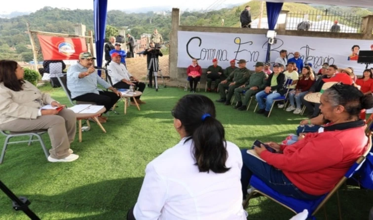 Maduro fija meta de seis mil comunas en Venezuela para 2027