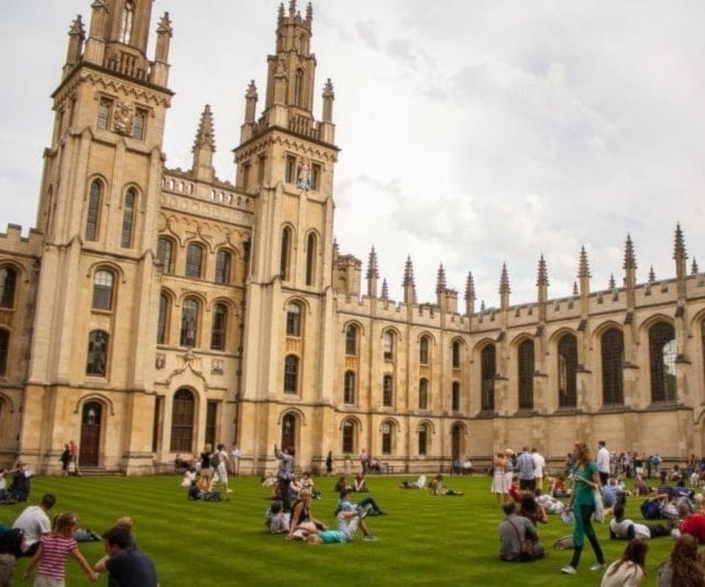 La decisión del Reino Unido ocurre en medio de la crisis humanitaria en Gaza.