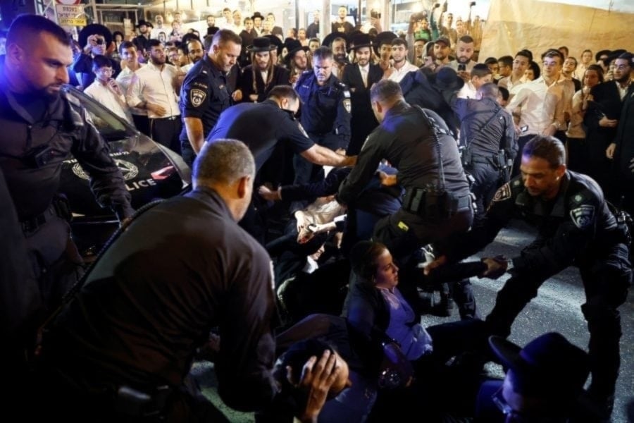 Choques entre la policía israelí y manifestantes haredim durante una protesta contra el reclutamiento obligatorio (Foto: Archivo)