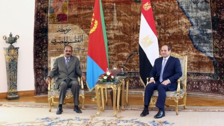 Presidente egipcio Abdel Fattah El-Sisi junto a su homólogo eritreo Isaias Afwerki.