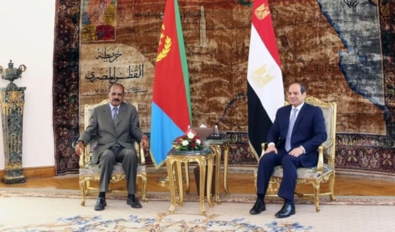 Presidente egipcio Abdel Fattah El-Sisi junto a su homólogo eritreo Isaias Afwerki.