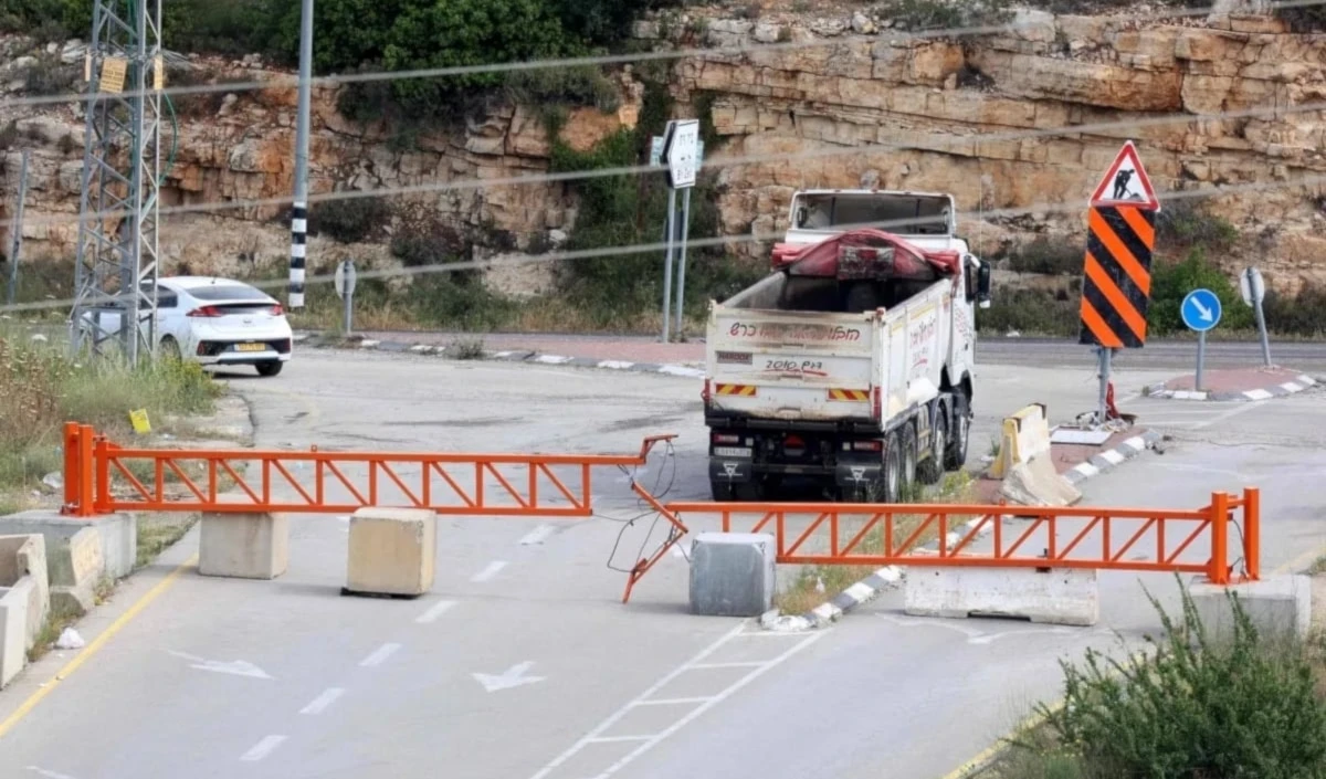 Desde el 7 de octubre de 2023 "Israel" instaló 960 portones, muros y barreras en toda Cisjordania. Desde el 7 de octubre de 2023 "Israel" instaló 960 portones, muros y barreras en toda Cisjordania.