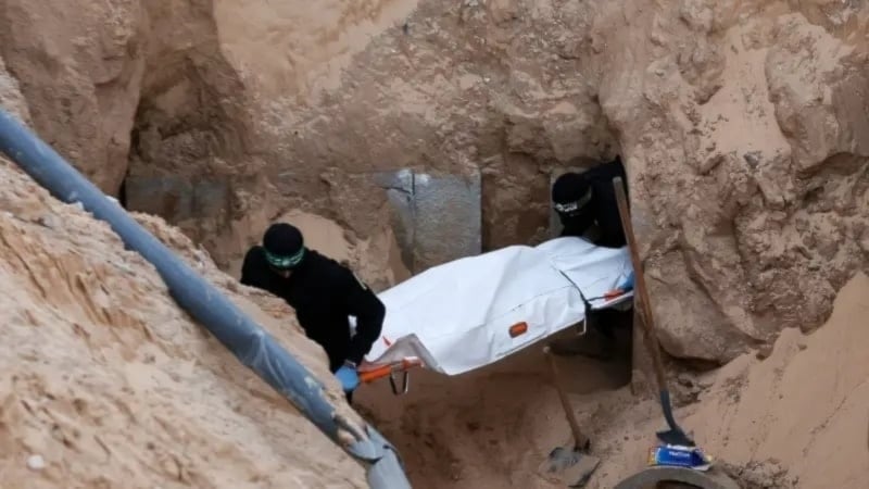 “Israel” recibe los cuerpos de dos prisioneros en Gaza