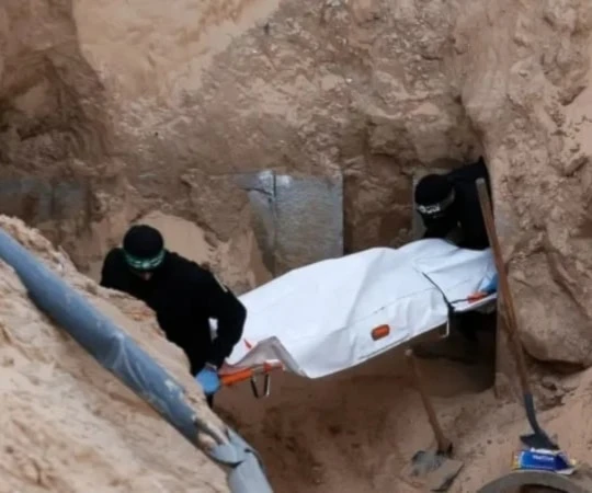 “Israel” recibe los cuerpos de dos prisioneros en Gaza