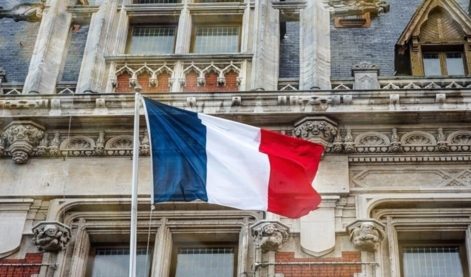 Juristas exhortaron a Macron a decretar la prohibición inmediata de cualquier autorización de transferencia, exportación o tránsito de armamento. Juristas exhortaron a Macron a decretar la prohibición inmediata de cualquier autorización de transferencia, exportación o tránsito de armamento.