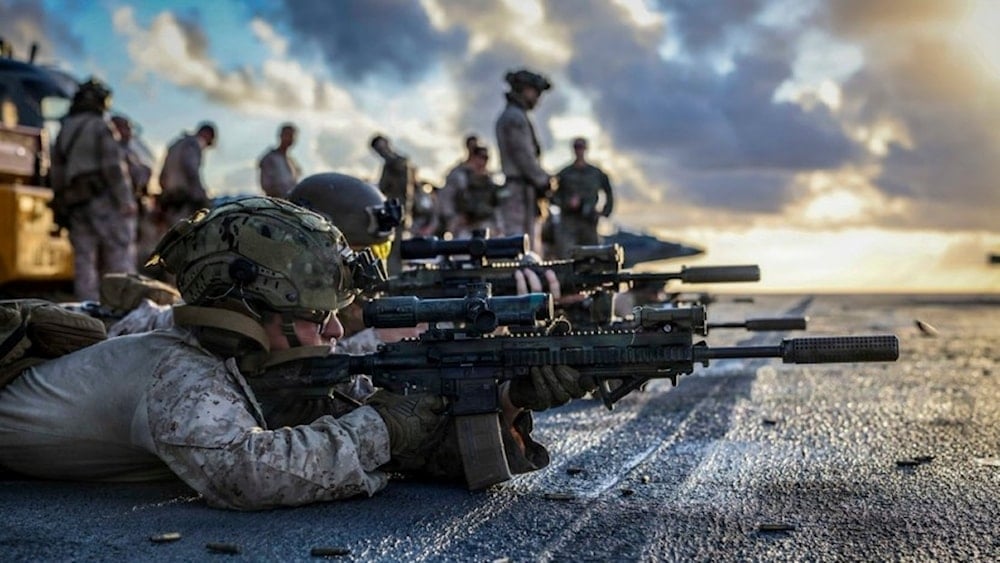 Marines estadounidenses realizan ejercicios de tiro real en el mar Caribe, el 30 de octubre de 2025. (Foto: @Southcom)