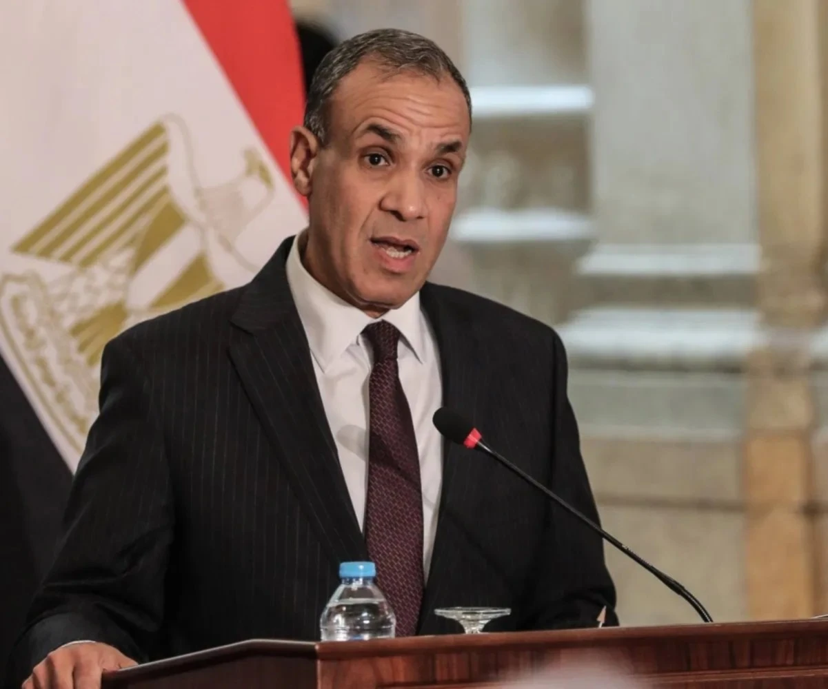 El jefe de la diplomacia egipcia destacó las conversaciones en curso entre Egipto y Arabia Saudita sobre el futuro de la administración marítima en la zona.