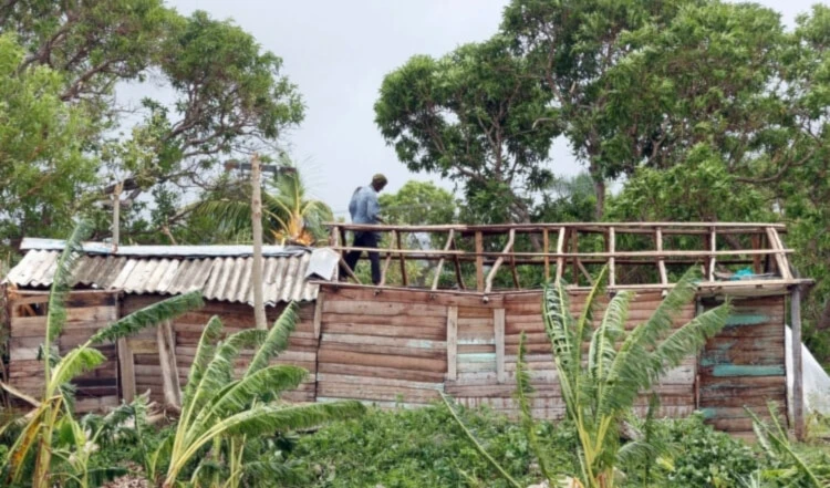 Casa dañada tras paso del huracán Melissa. Foto: EFE. Casa dañada tras paso del huracán Melissa. Foto: EFE.