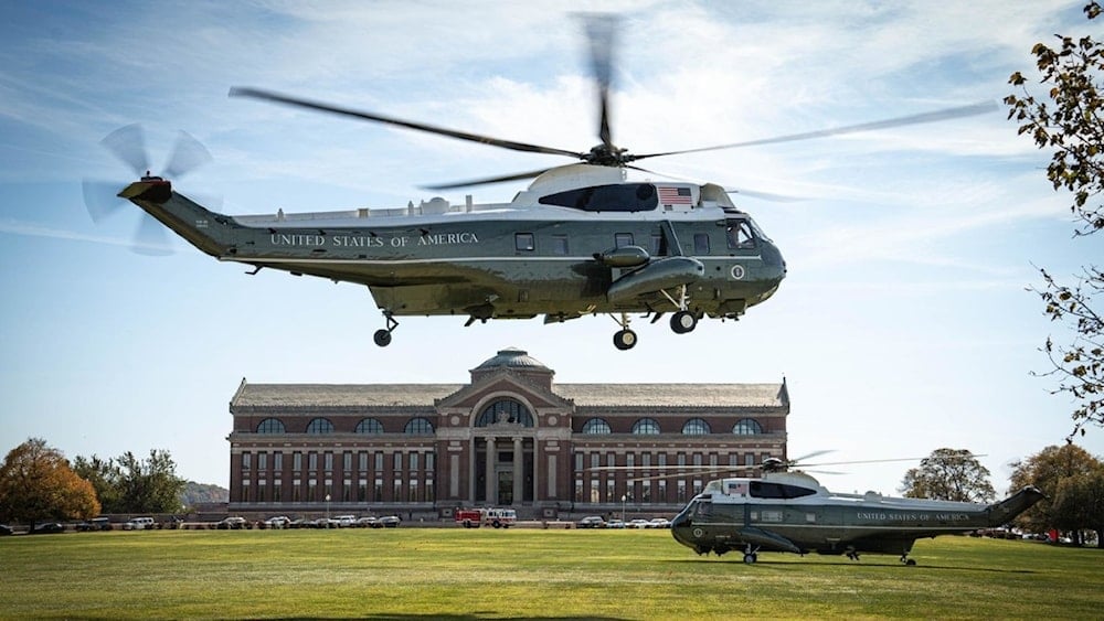 El helicóptero Marine One despega de Fort McNair, Washington D.C., EE. UU.