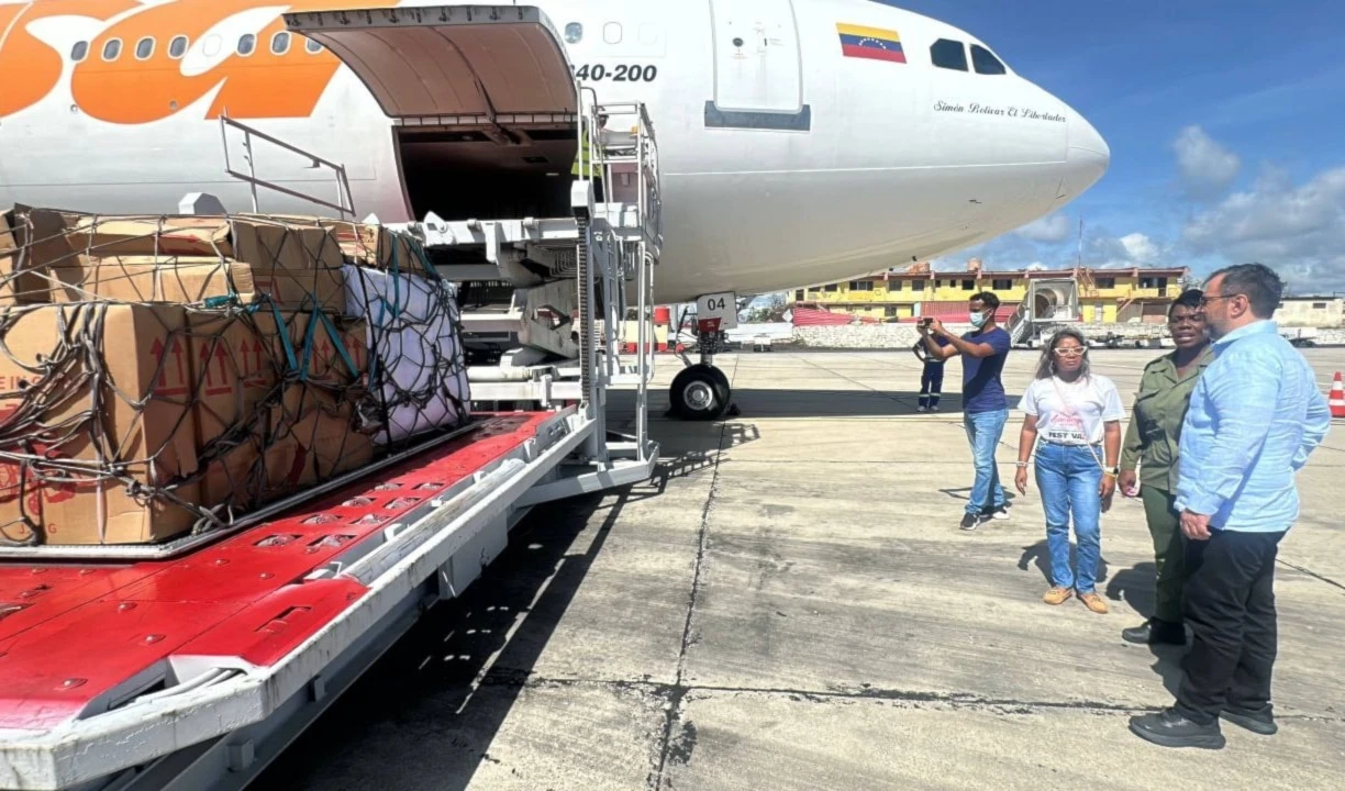 El ministro de Relaciones Exteriores de Venezuela, Yván Gil, viajó a Cuba al frente de la carga solidaria.