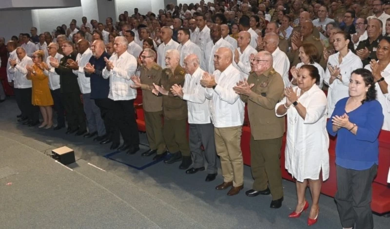 Acto conmemorativo por acontecimientos del 3 de octubre de 1965 (Foto: Estudios Revolución)