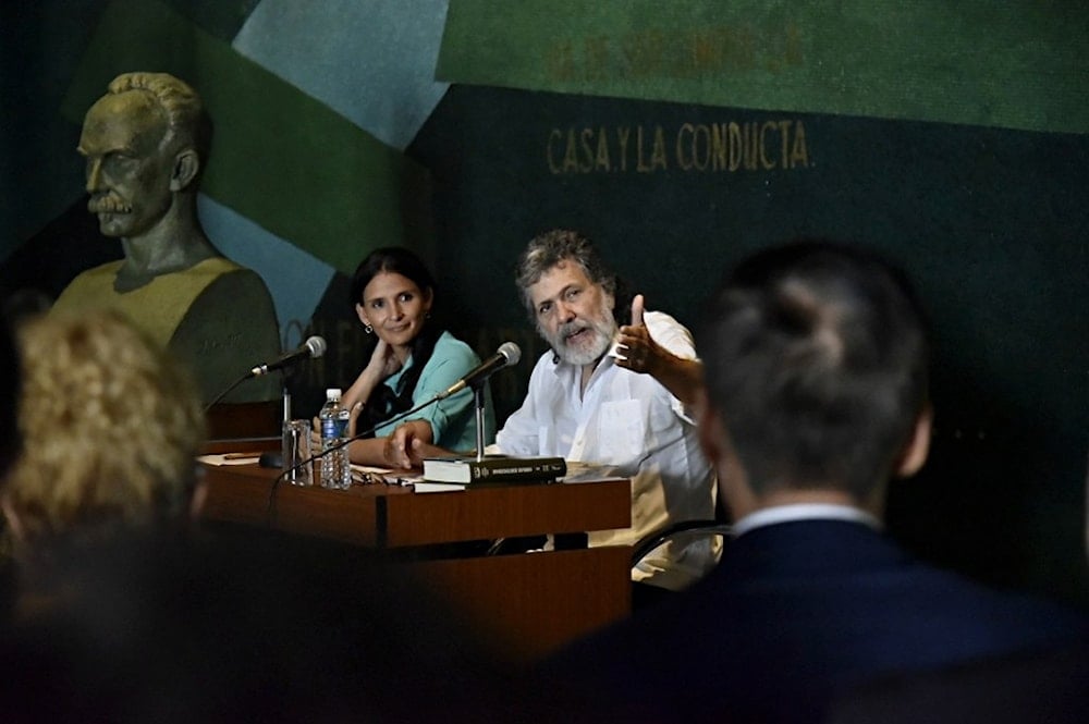 Daily Sánchez Lemus y Abel Prieto durante la presentación de las obras 