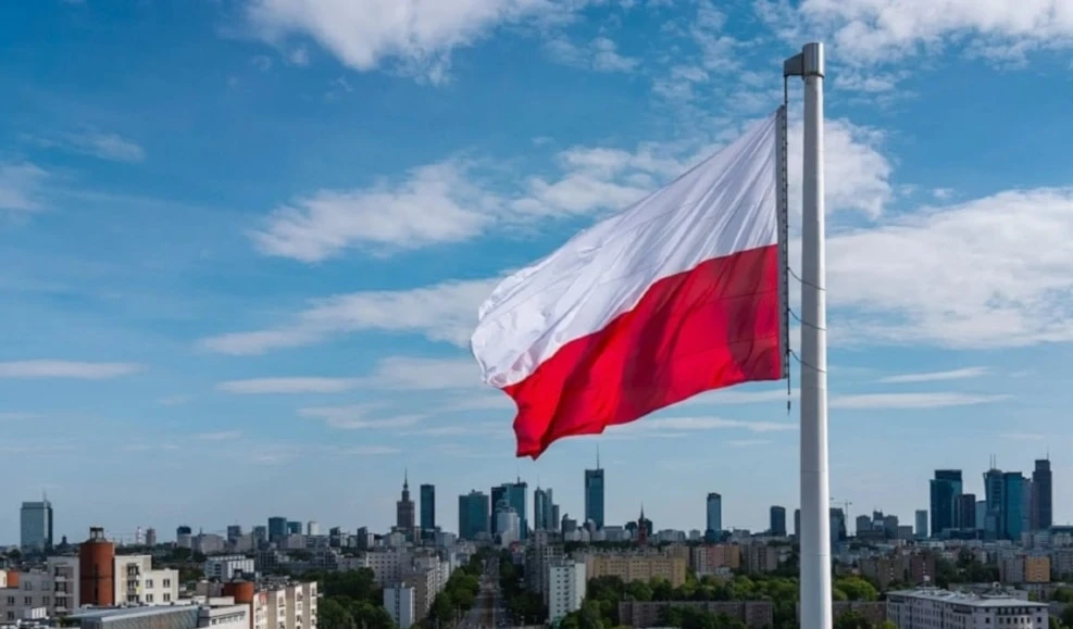 Polonia activó su alerta aérea y desplegó cazas tras ataques rusos cerca de su frontera.