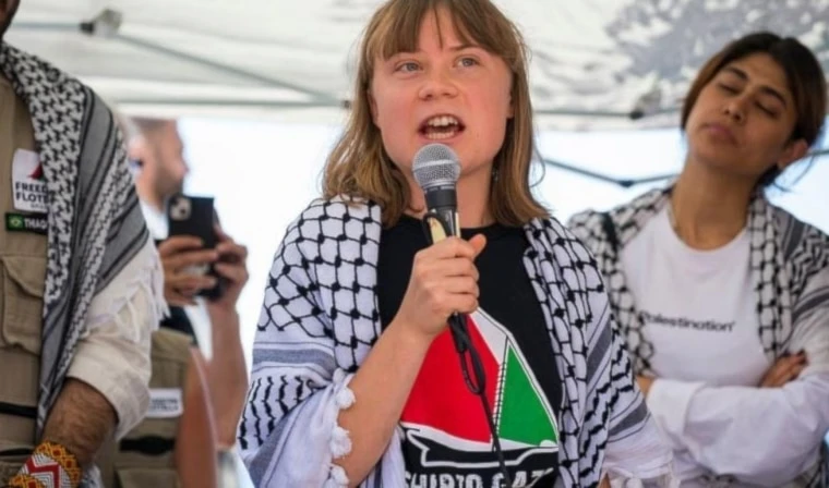 Thunberg participaba en la Flotilla de Resiliencia Global, una acción humanitaria con el objetivo de romper el asedio marítimo. Thunberg participaba en la Flotilla de Resiliencia Global, una acción humanitaria con el objetivo de romper el asedio marítimo.