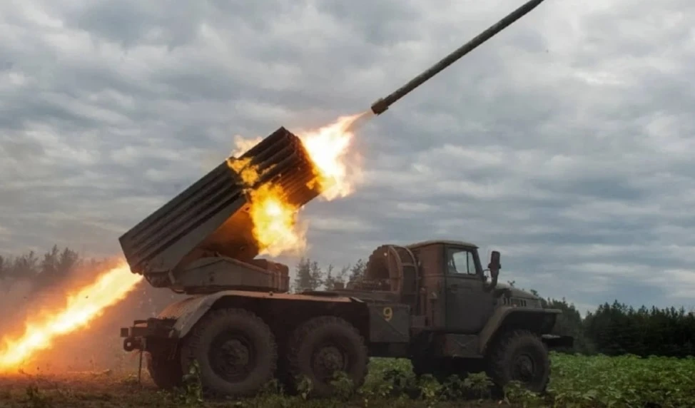 Rusia derribó 251 drones ucranianos en una sola noche sobre Crimea, regiones fronterizas y mares Negro y de Azov, en medio de intensos ataques.