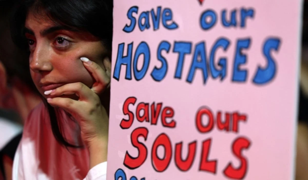 Israelíes se manifiestan en "Tel Aviv" para exigir el regreso de los prisioneros. (Foto: AFP)