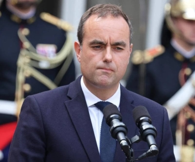 El presidente francés aceptó la dimisión de Sébastien Lecornu.