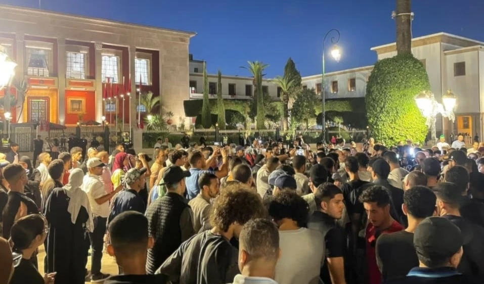 Manifestaciones en Marruecos cerca del edificio del Parlamento en la capital, Rabat. (Foto: Reuters)