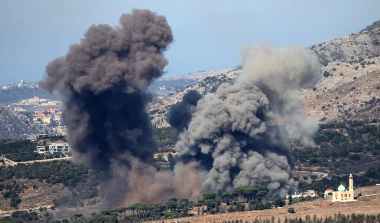 Constantes bombardeos israelíes a zonas del sur libanés. Constantes bombardeos israelíes a zonas del sur libanés.
