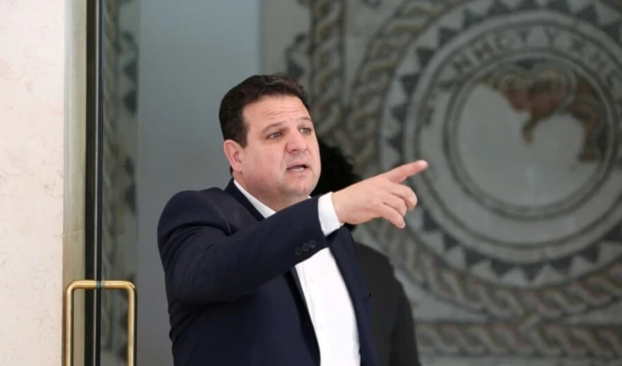 Colonos israelíes intentan sabotear reunión con diputado Ayman Odeh