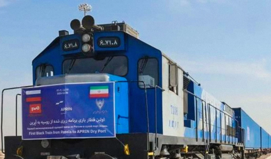 Primer tren de Rusia llega a Irán por el corredor Norte-Sur oriental
