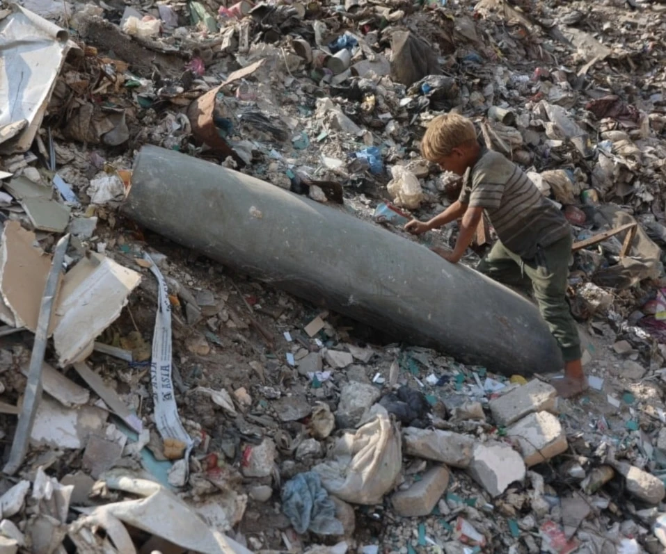 La magnitud de la destrucción, la escasez de equipos y la falta de coordinación internacional dificultan las operaciones humanitarias.