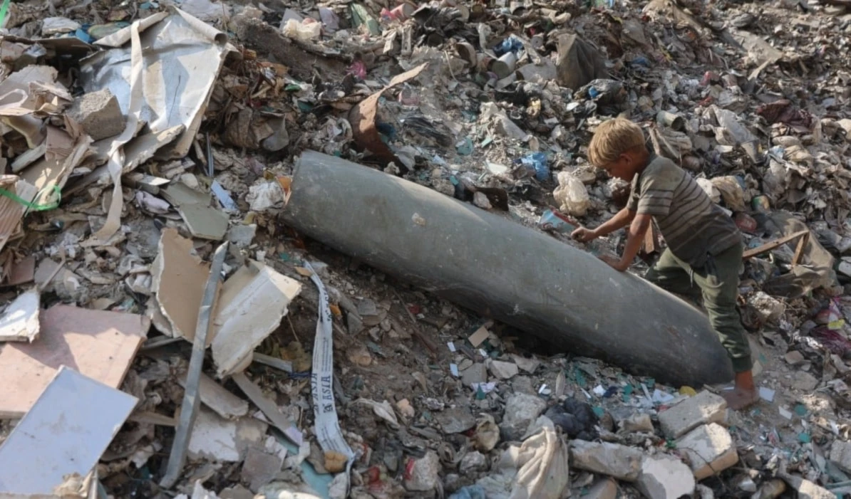 La magnitud de la destrucción, la escasez de equipos y la falta de coordinación internacional dificultan las operaciones humanitarias.