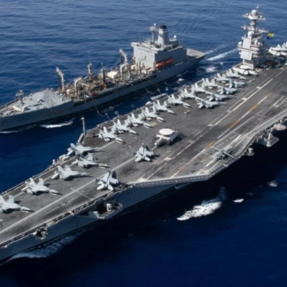 Ingreso del Portaaviones USS Gerald Ford y su escolta en aguas del Comando Sur (Foto: Archivo)