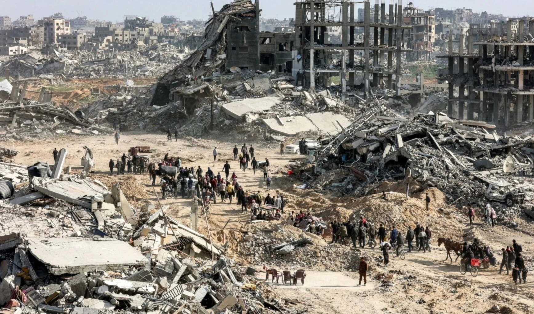 Devastación en toda Gaza por los constantes bombardeos israelíes desde hace más de dos años.