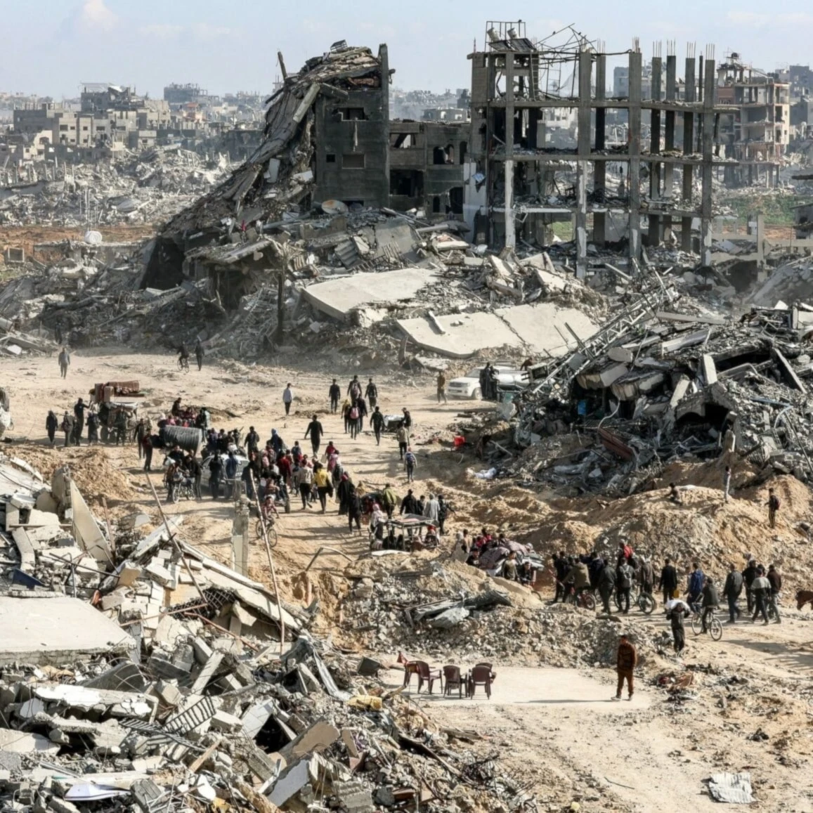 Devastación en toda Gaza por los constantes bombardeos israelíes desde hace más de dos años.