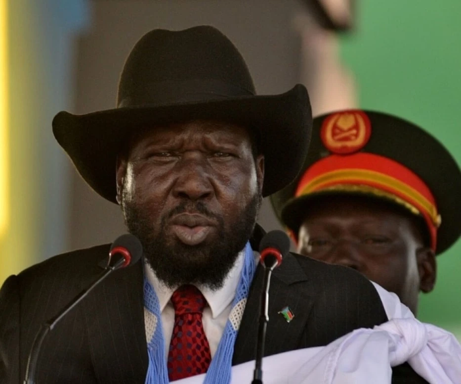 El mandatario también cesó al gobernador del Banco Central y al director de la autoridad fiscal, ambos cercanos a Bol Mel.