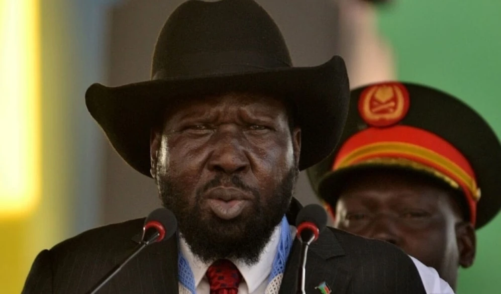 El mandatario también cesó al gobernador del Banco Central y al director de la autoridad fiscal, ambos cercanos a Bol Mel.