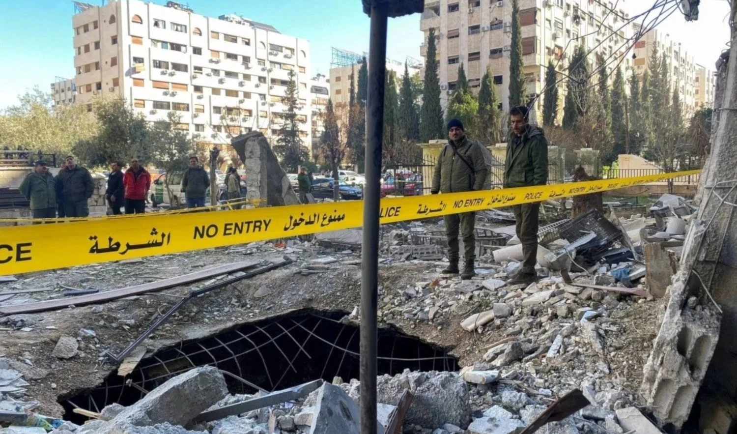 Testimonios recogidos por medios locales confirmaron un amplio despliegue de seguridad en la zona del incidente.