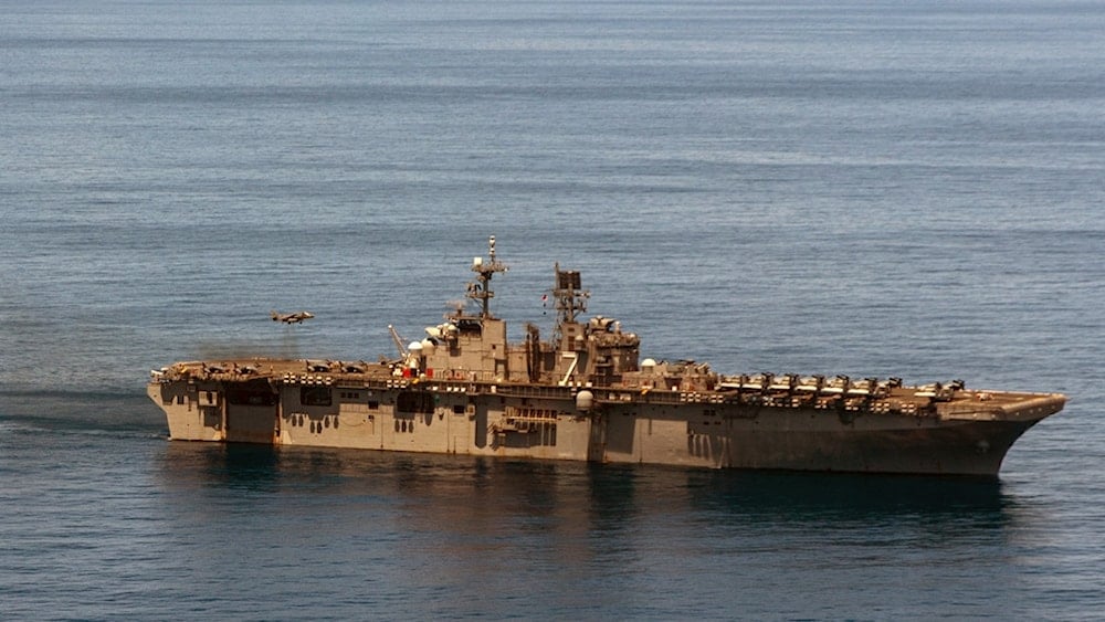 El buque de asalto anfibio de clase Wasp USS Iwo Jima desplegado por EE. UU. en el mar Caribe.