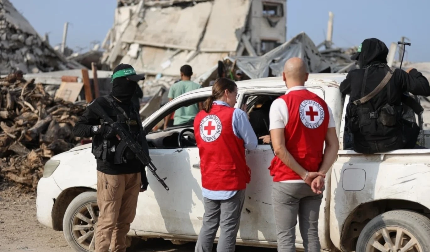 Resistencia palestina entrega a la Cruz Roja cuerpo del cautivo israelí Mini Godard.