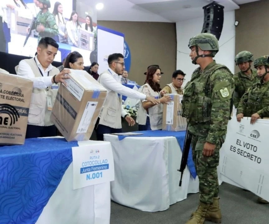 Ecuador vota en medio de crisis y militarización (Foto: @cnegobec)