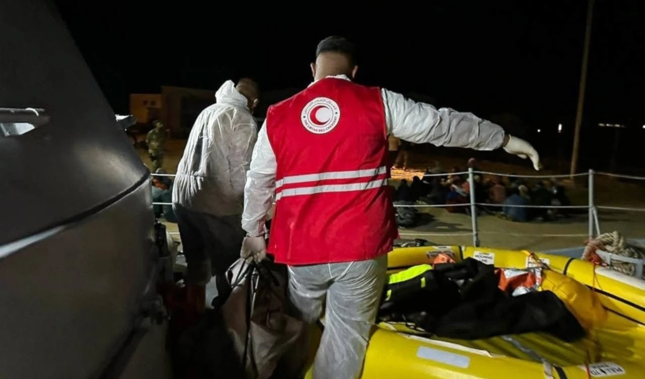 Cuatro migrantes fallecen tras hundimiento de barcos cerca de Al Khums