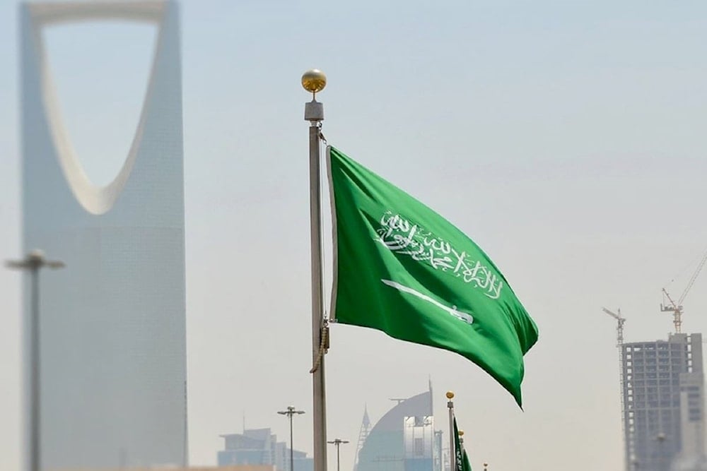 Arabia Saudita reduce beneficios para expatriados en medio de ajustes económicos