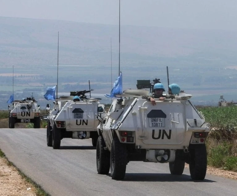 Un tanque Merkava israelí disparó contra sus fuerzas en las cercanías de una posición establecida por la ocupación dentro del Líbano.