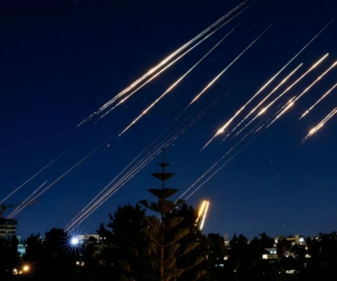 Cientos de misiles iraníes llegaron a Jerusalén ocupada durante la noche del 14 de junio de 2025. (Foto: AP)