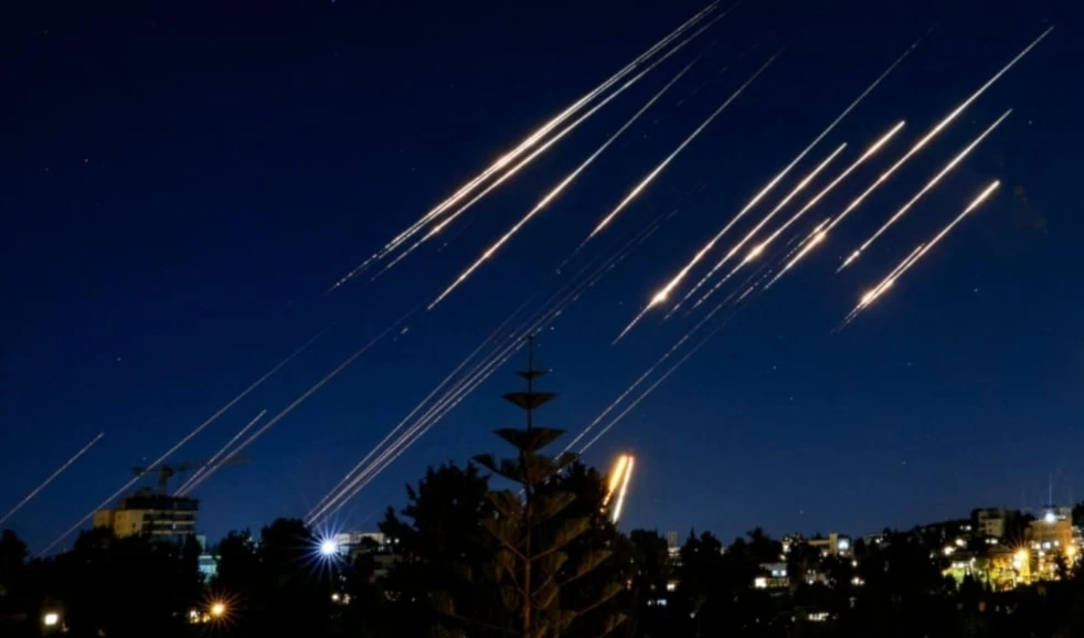 Cientos de misiles iraníes llegaron a Jerusalén ocupada durante la noche del 14 de junio de 2025. (Foto: AP)