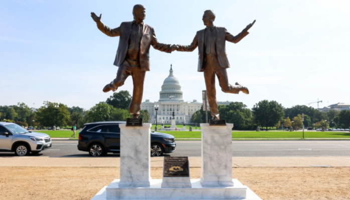 La sombra de Epstein se extiende sobre Trump desde el abismo
