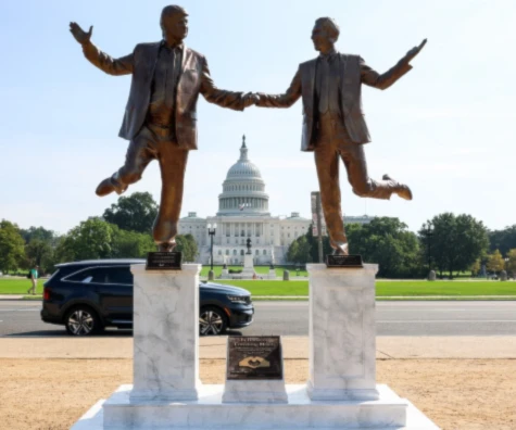 La sombra de Epstein se extiende sobre Trump desde el abismo