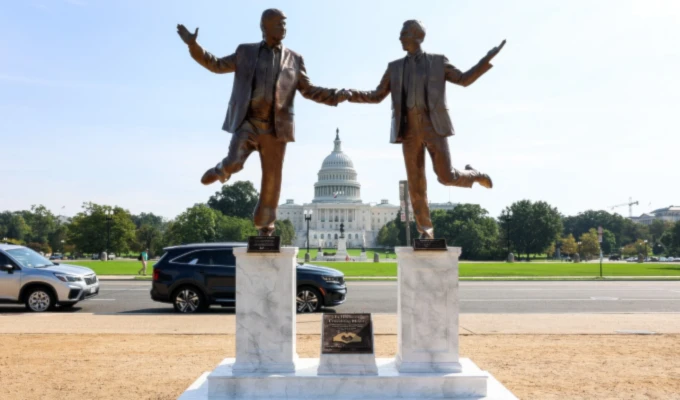 La sombra de Epstein se extiende sobre Trump desde el abismo