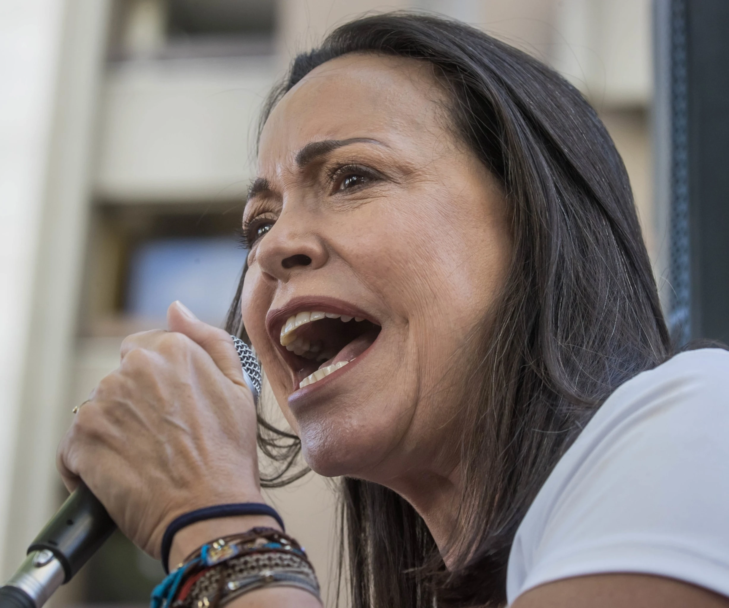 La connotada desestabilizadora venezolana se encuentra en paradero desconocido, huyendo de la justicia de su país que la acusa de varios crímenes.