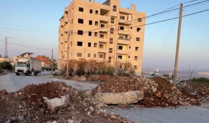 El "ejército" israelí cerró todos los accesos a la localidad de Beit Amer, al norte de Hebrón, en el sur de Cisjordania.