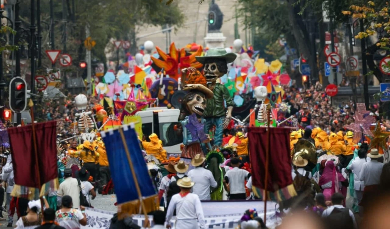 Día de los Muertos inunda de color y memoria a México (fotos)