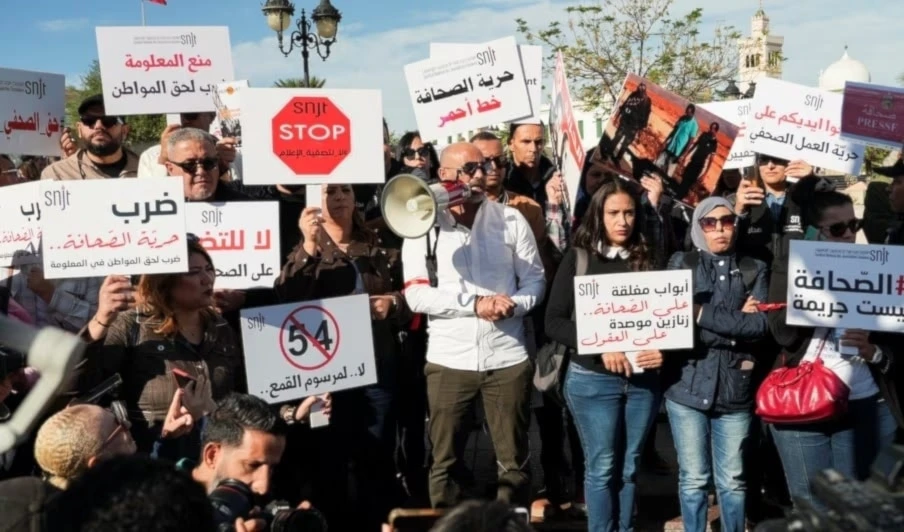 Desde la disolución del Parlamento en 2021, el país vive un retroceso sostenido en libertades civiles.