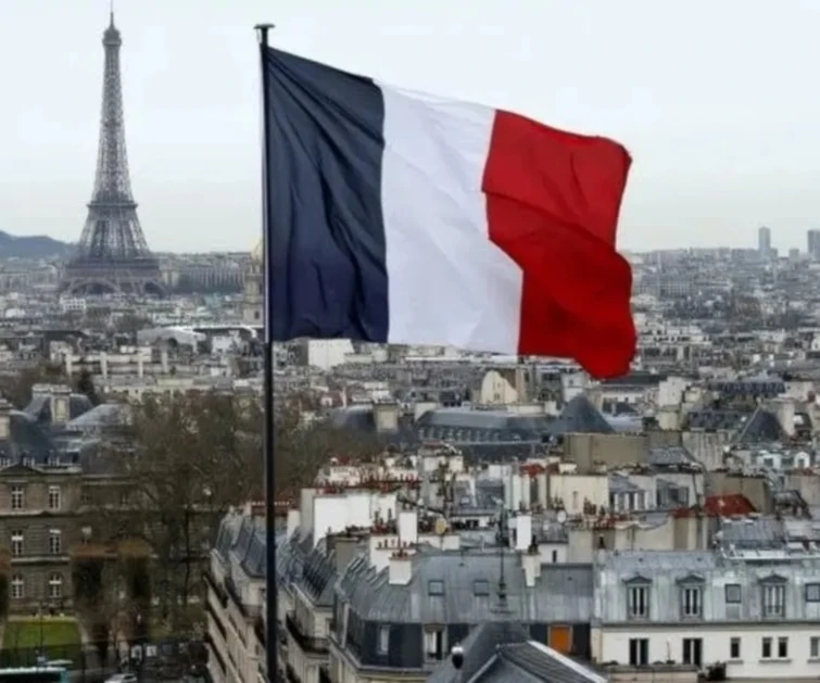 París insta a frenar la escalada y preservar la estabilidad regional.